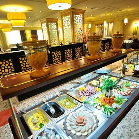 Grand Tien Shan Hotel Алма Ата Ресторант снимка