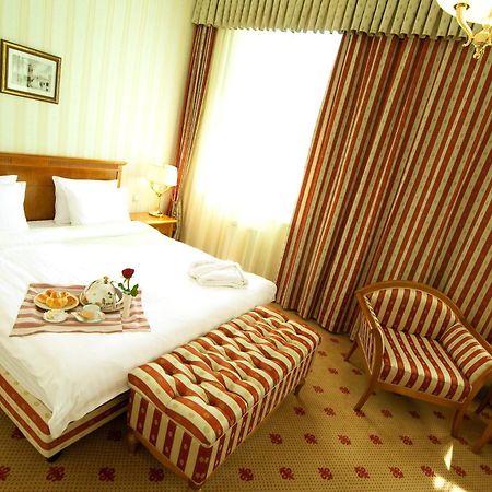Grand Tien Shan Hotel Алма Ата Стая снимка