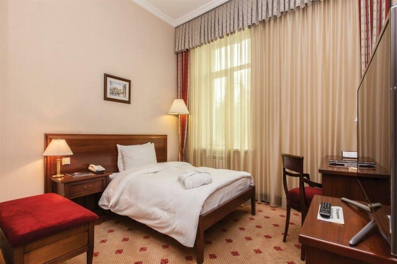 Grand Tien Shan Hotel Алма Ата Екстериор снимка