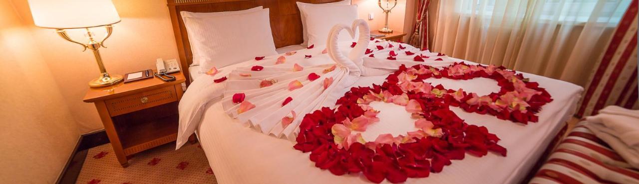 Grand Tien Shan Hotel Алма Ата Екстериор снимка