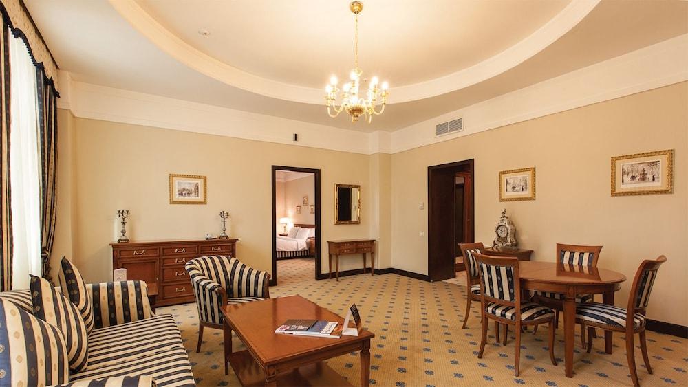 Grand Tien Shan Hotel Алма Ата Екстериор снимка