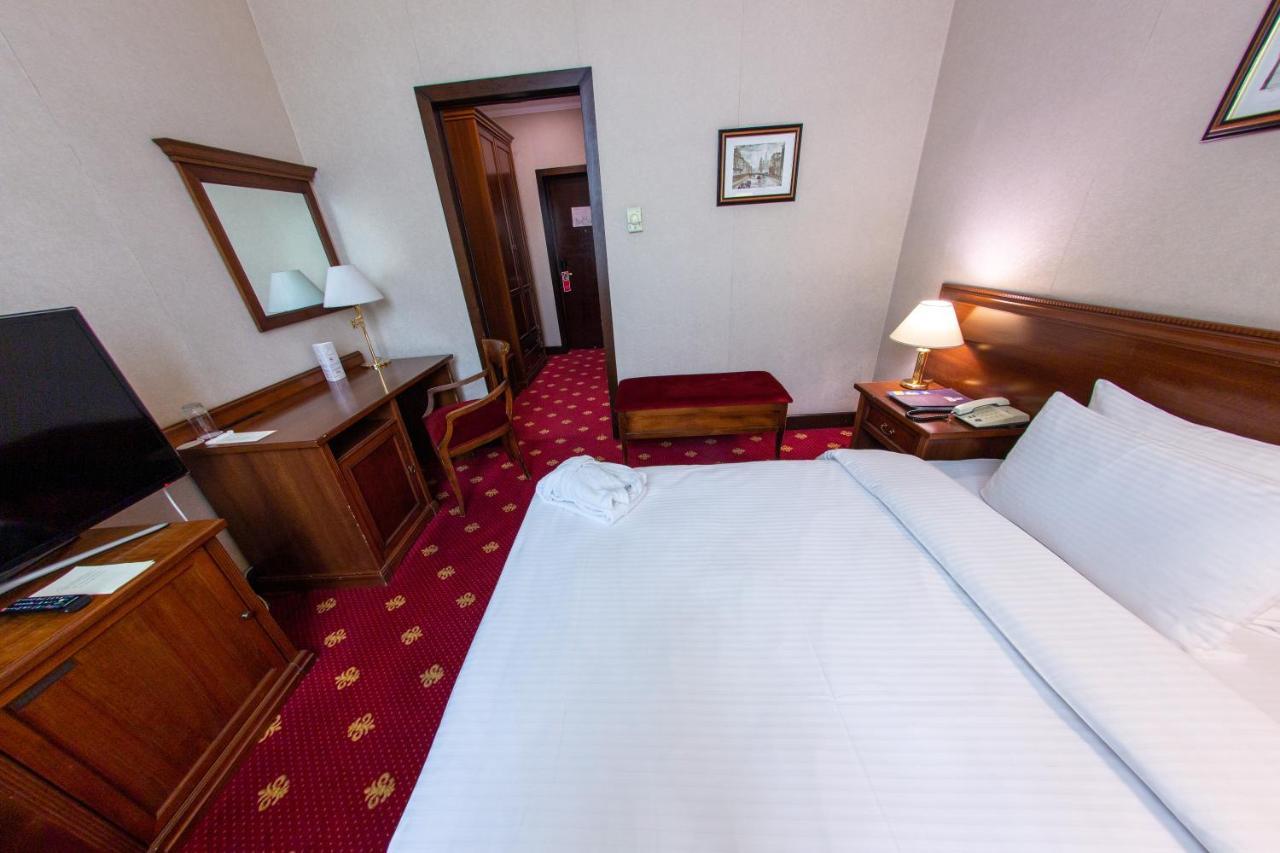 Grand Tien Shan Hotel Алма Ата Екстериор снимка