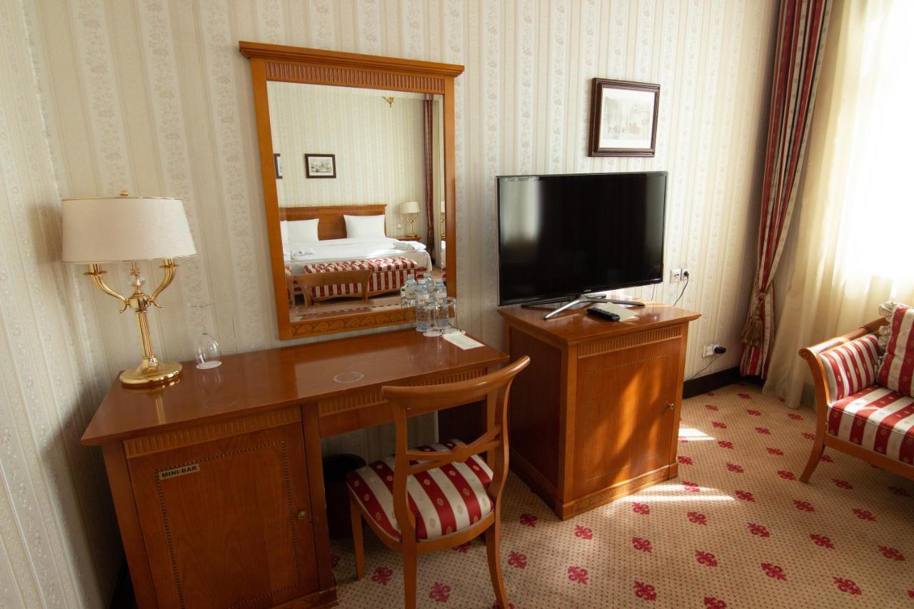 Grand Tien Shan Hotel Алма Ата Екстериор снимка