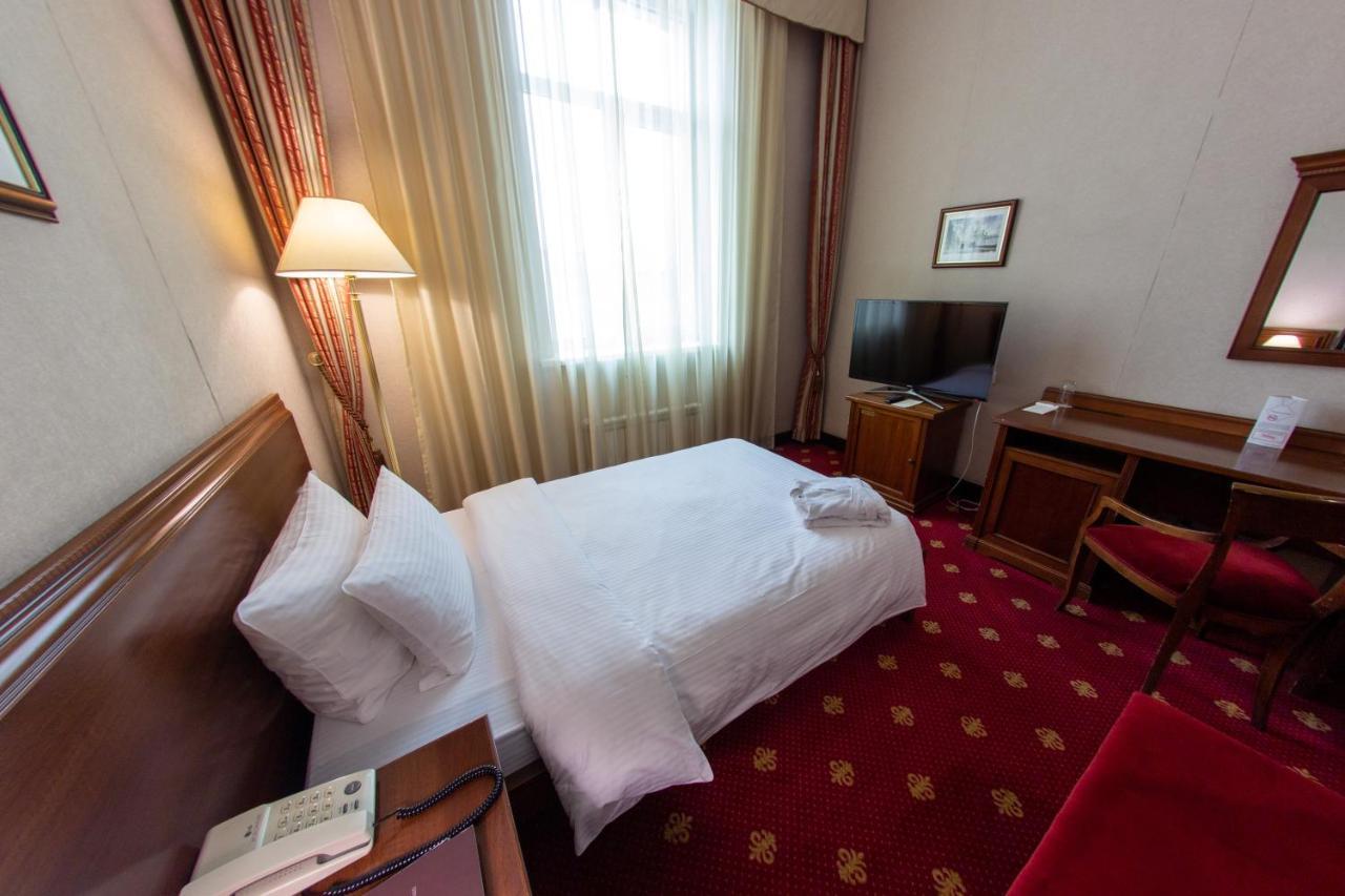 Grand Tien Shan Hotel Алма Ата Екстериор снимка