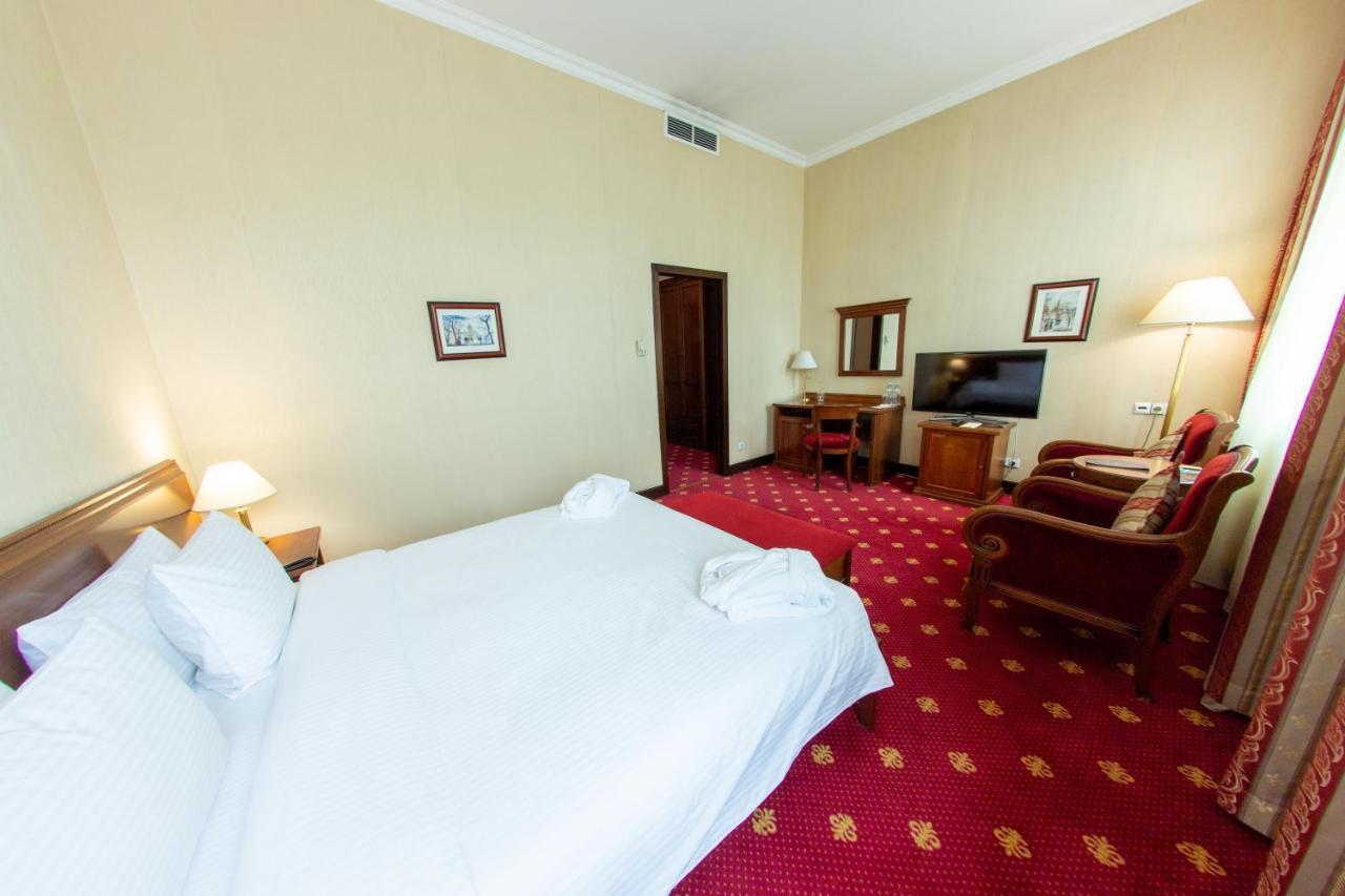 Grand Tien Shan Hotel Алма Ата Екстериор снимка