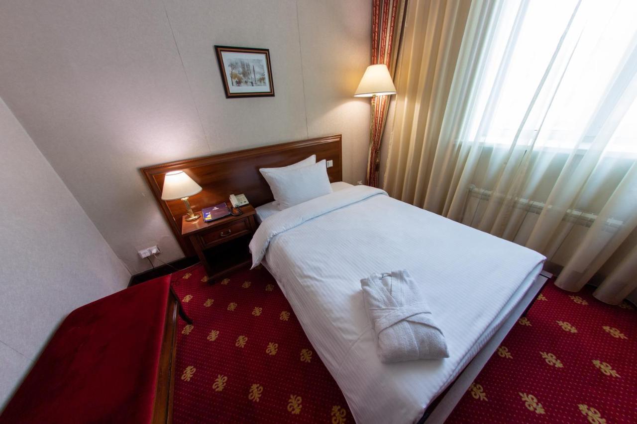 Grand Tien Shan Hotel Алма Ата Екстериор снимка