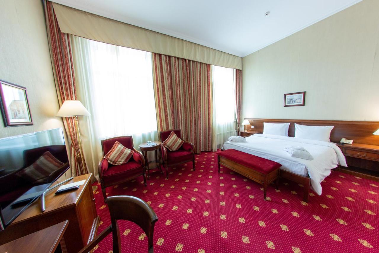 Grand Tien Shan Hotel Алма Ата Екстериор снимка
