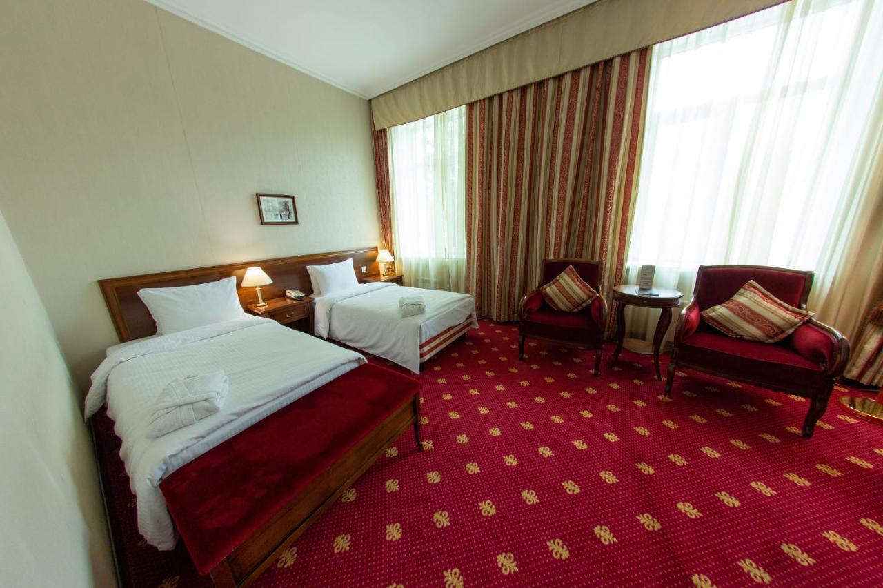 Grand Tien Shan Hotel Алма Ата Екстериор снимка