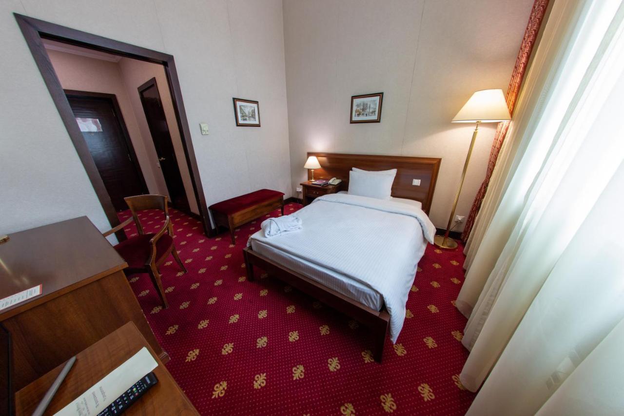 Grand Tien Shan Hotel Алма Ата Екстериор снимка