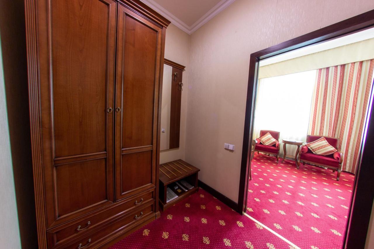Grand Tien Shan Hotel Алма Ата Екстериор снимка