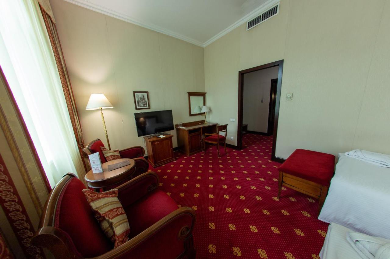 Grand Tien Shan Hotel Алма Ата Екстериор снимка