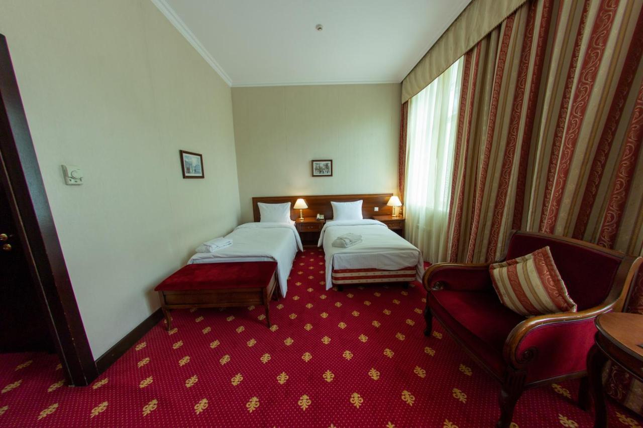 Grand Tien Shan Hotel Алма Ата Екстериор снимка