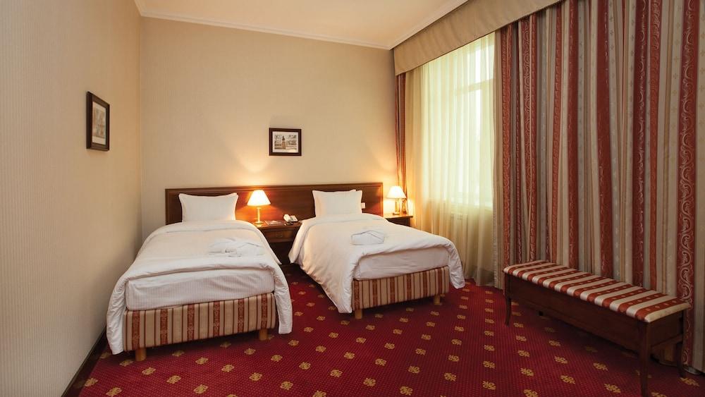 Grand Tien Shan Hotel Алма Ата Екстериор снимка