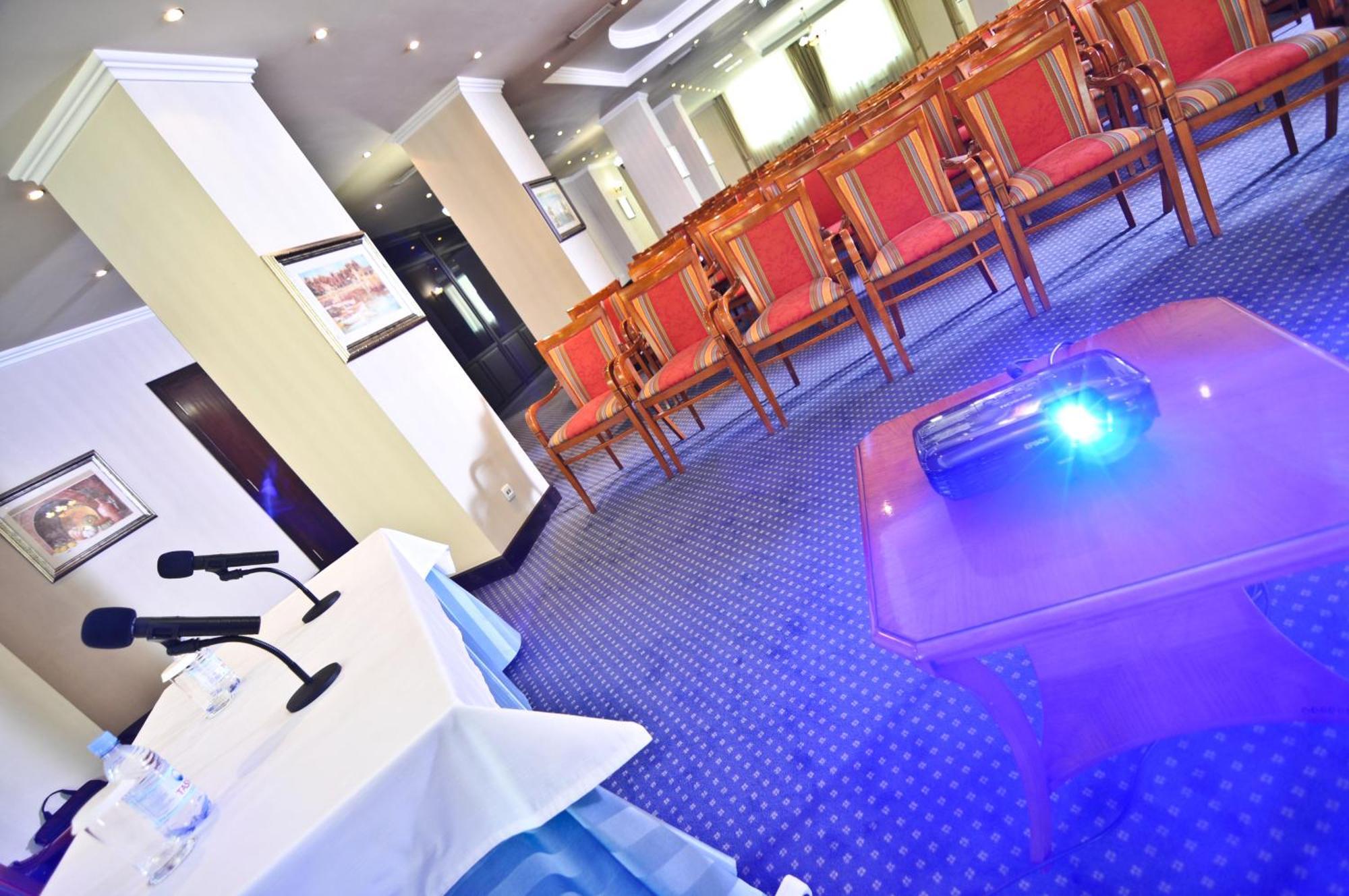 Grand Tien Shan Hotel Алма Ата Екстериор снимка