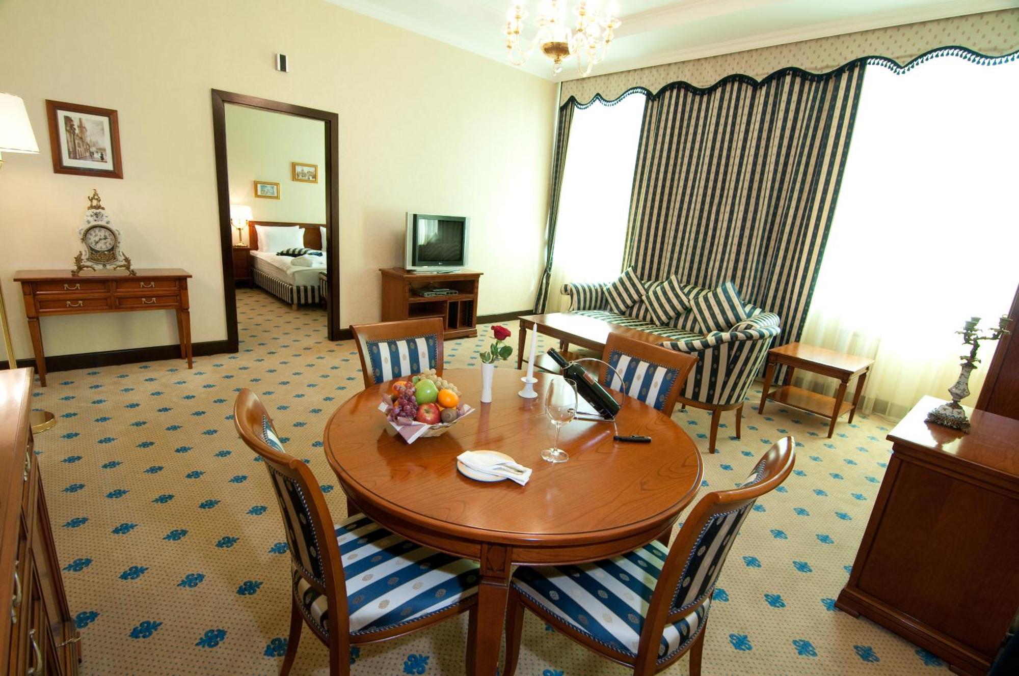 Grand Tien Shan Hotel Алма Ата Екстериор снимка