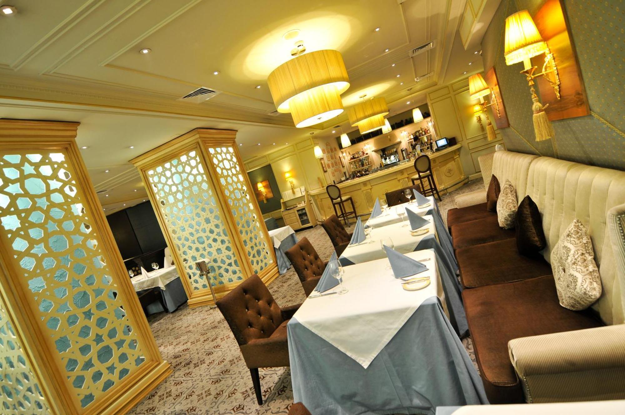 Grand Tien Shan Hotel Алма Ата Ресторант снимка