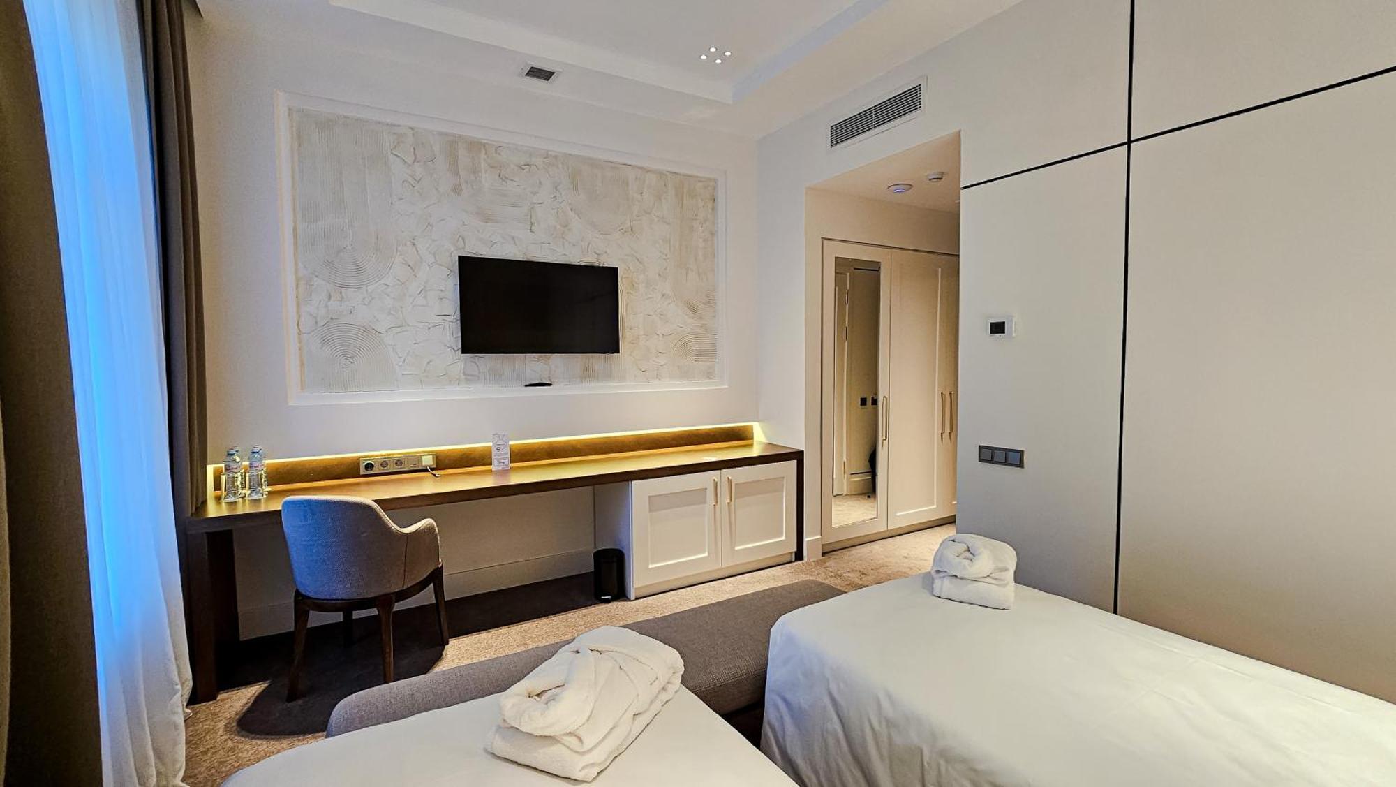 Grand Tien Shan Hotel Алма Ата Екстериор снимка