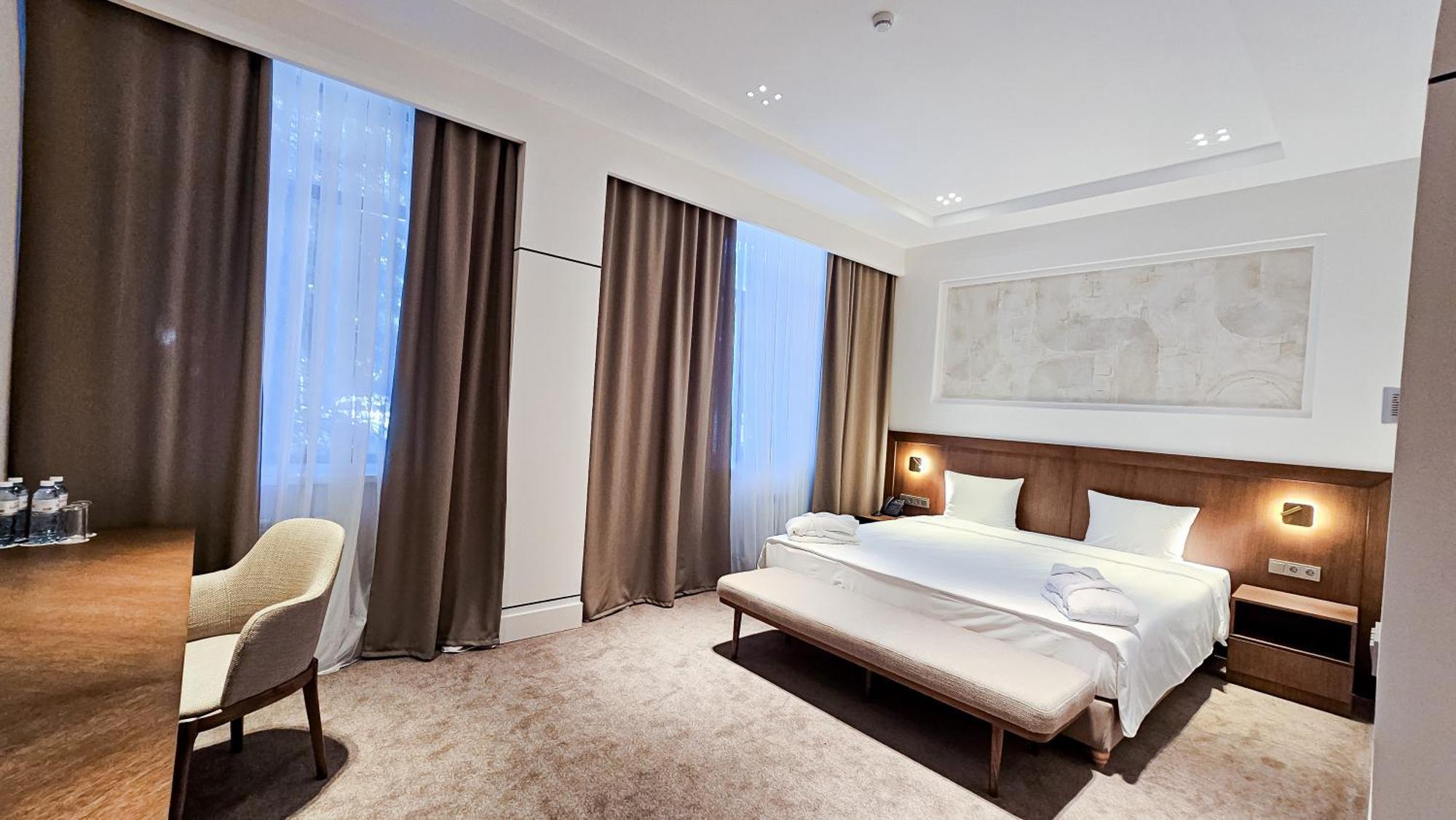 Grand Tien Shan Hotel Алма Ата Екстериор снимка
