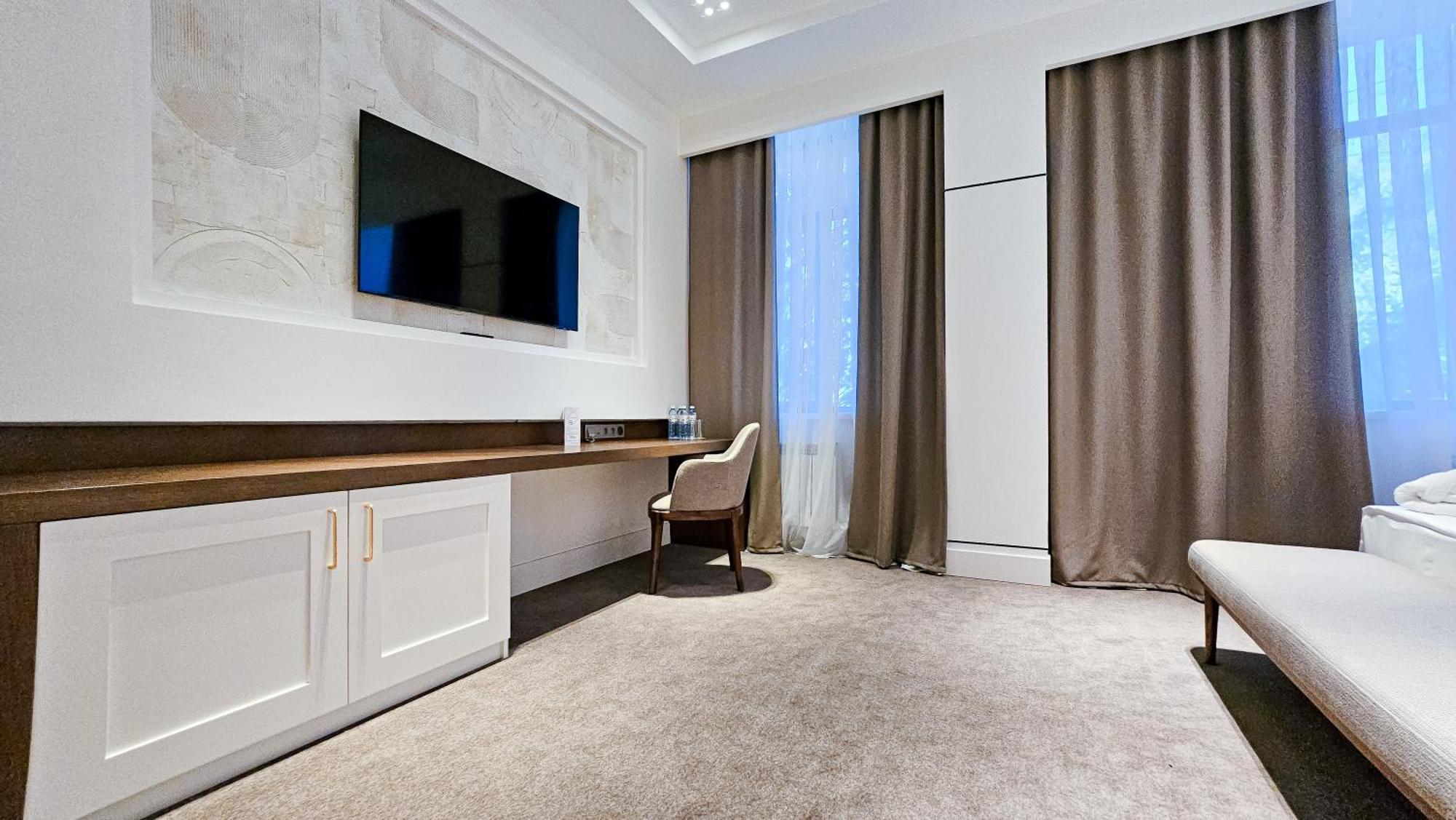Grand Tien Shan Hotel Алма Ата Екстериор снимка