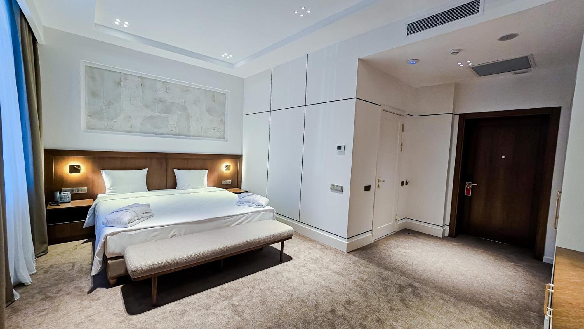 Grand Tien Shan Hotel Алма Ата Екстериор снимка