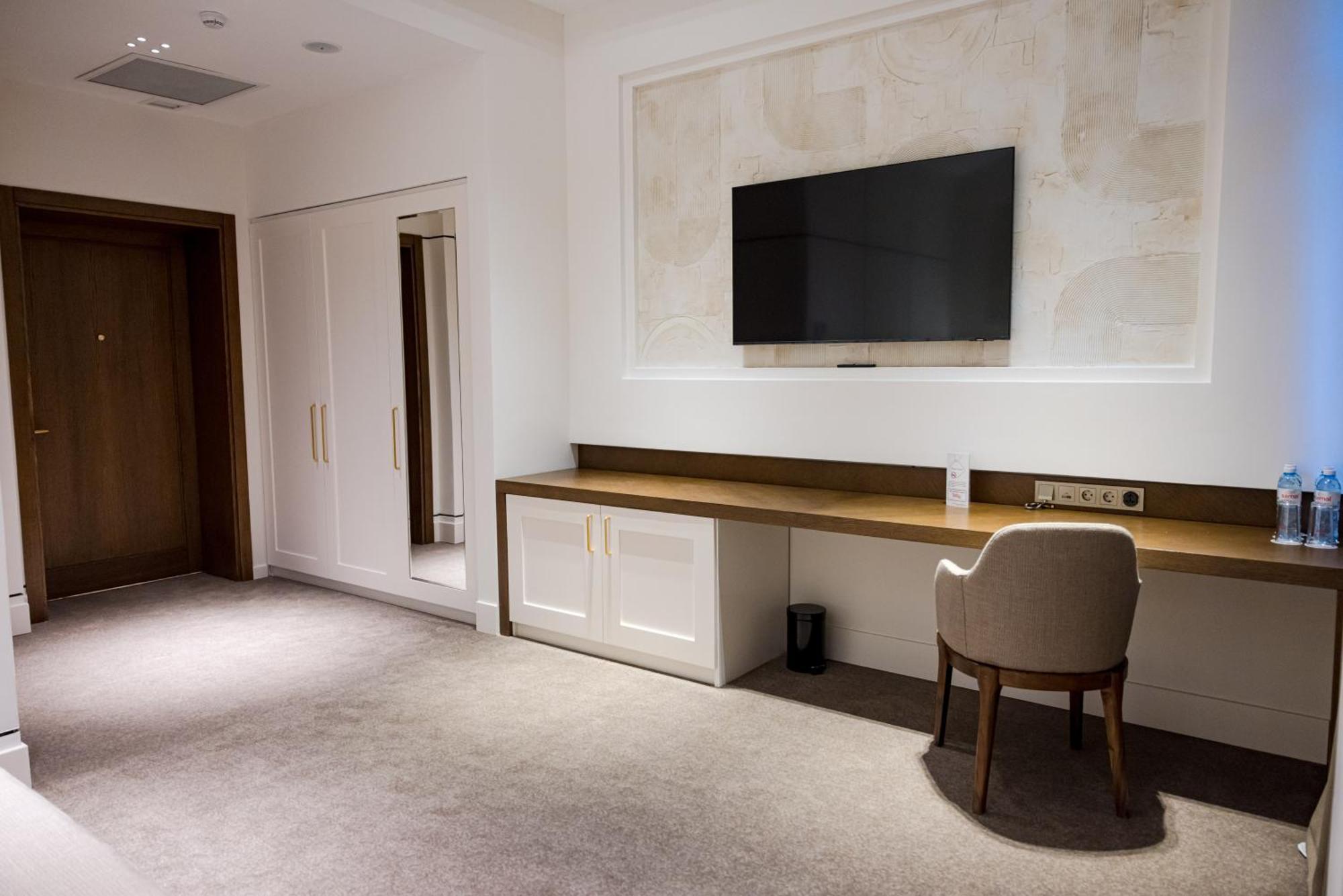 Grand Tien Shan Hotel Алма Ата Екстериор снимка