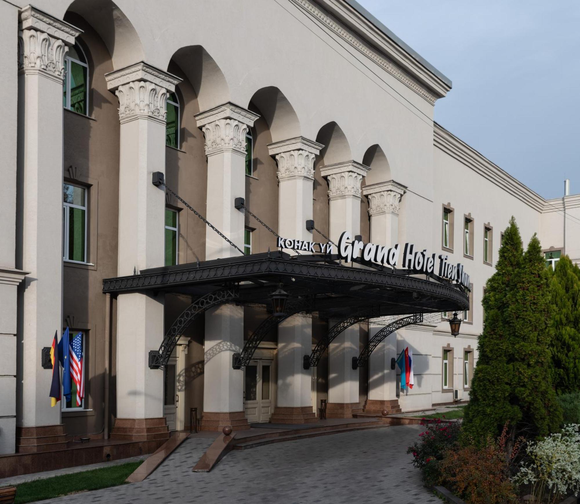 Grand Tien Shan Hotel Алма Ата Екстериор снимка
